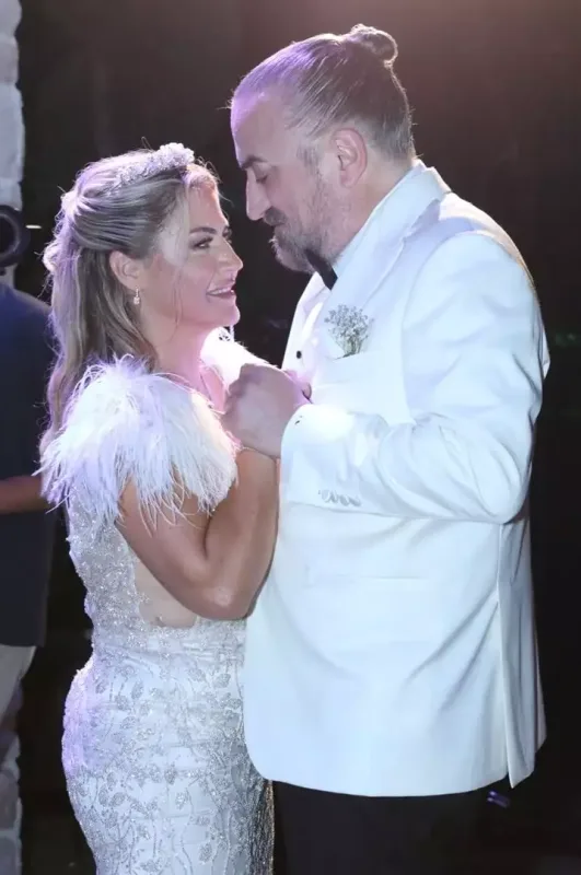 Ailə qurduqdan 30 il sonra toy etdi