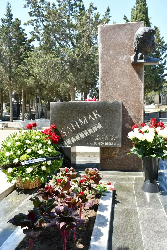 Xalq artisti Şahmar Ələkbərovun doğum günündə xatirəsi yad olundu
