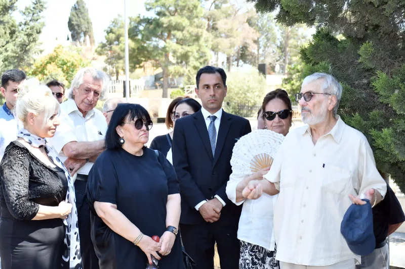 Xalq artisti Şahmar Ələkbərovun doğum günündə xatirəsi yad olundu