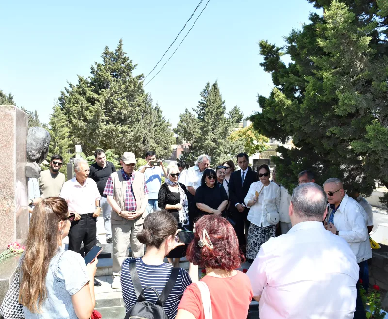 Xalq artisti Şahmar Ələkbərovun doğum günündə xatirəsi yad olundu