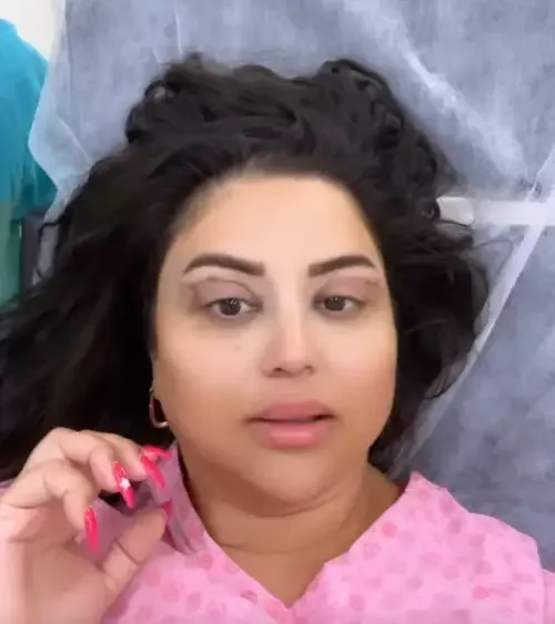 Plastik əməliyyat etdirdi