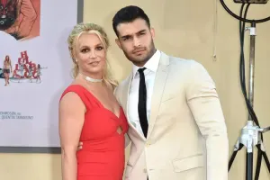 Britni ayrıldığı həyat yoldaşının evinin kirayəsini ödəyir