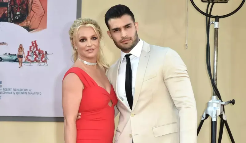 Britni ayrıldığı həyat yoldaşının evinin kirayəsini ödəyir