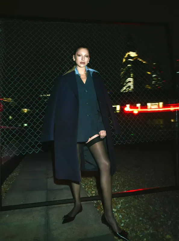 "Vogue" üçün soyunub kamera qarşısına keçdi