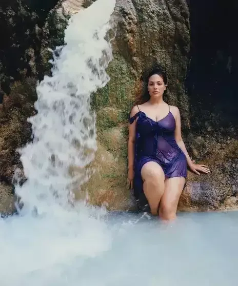 Məşhur model: " 12 yaşımda fotoqraf mənə dedi ki..."