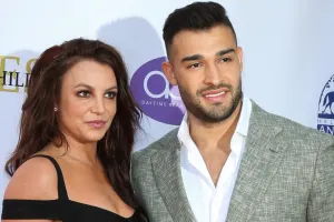 Britninin atası ilə əlbir olub pullarını xərclədi