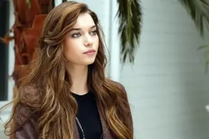 Çılpaq bədənə gödəkçə geyindi, fotosunu paylaşdı