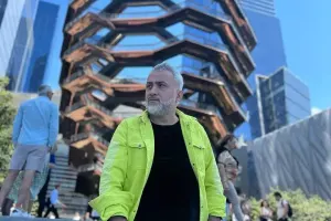 Nyu-Yorka onun üçün Laçın torpağı apardı