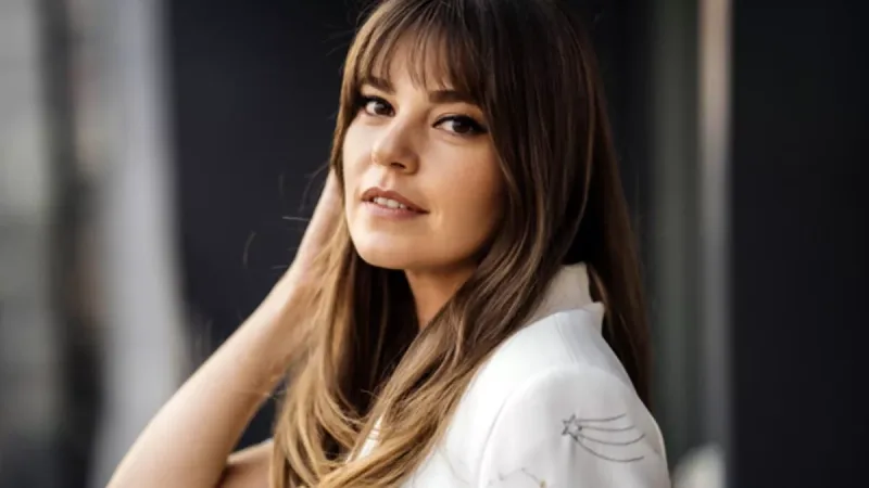 İlk dəfə qızının üzünü göstərdi