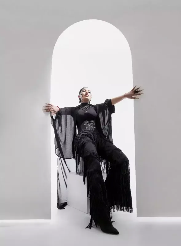 Dilarə: "Özümüzün qaranlıq tərəflərini..."