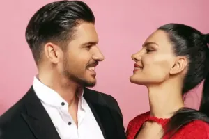 Yerdən 12 km hündürlükdə müqavilə imzaladılar