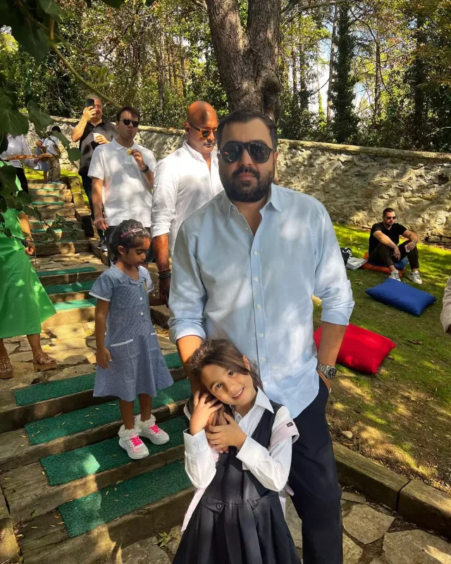 Safura və həyat yoldaşı qızlarını birinci sinifə yola saldı