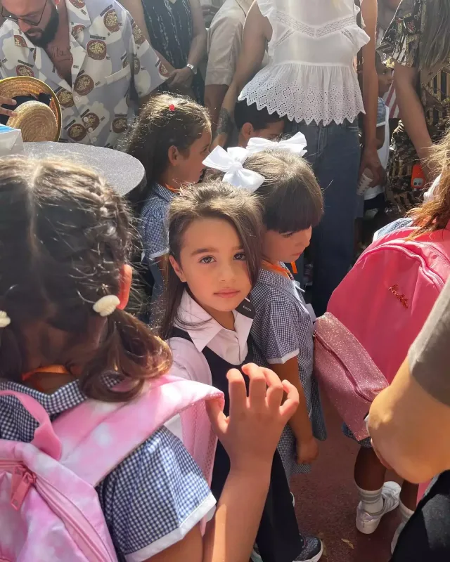 Safura və həyat yoldaşı qızlarını birinci sinifə yola saldı