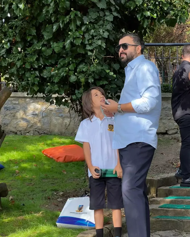 Safura və həyat yoldaşı qızlarını birinci sinifə yola saldı