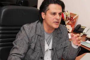 Kukla Teatrının baş rejissoru işdən azad olunmaq üçün ərizə yazdı