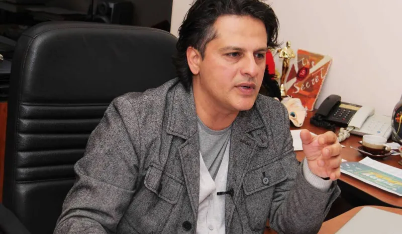 Kukla Teatrının baş rejissoru işdən azad olunmaq üçün ərizə yazdı