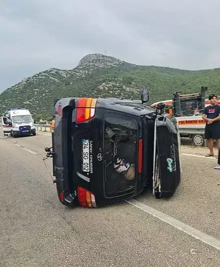 Müğənni ailəsi ilə birgə avtomobil qəzasına düşdü