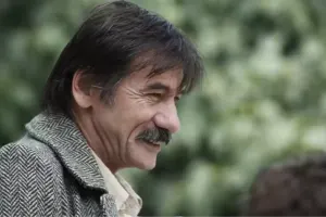 Məşhur aktyor küçədə infarkt keçirdi