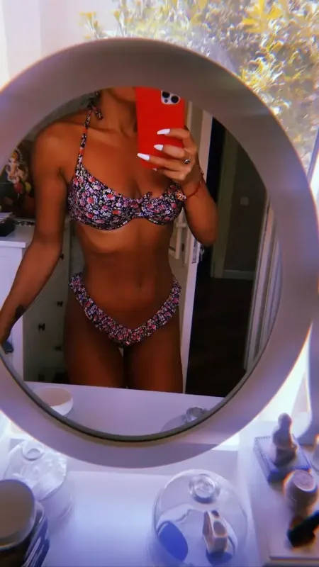 Dilarədən bikinili fotolar