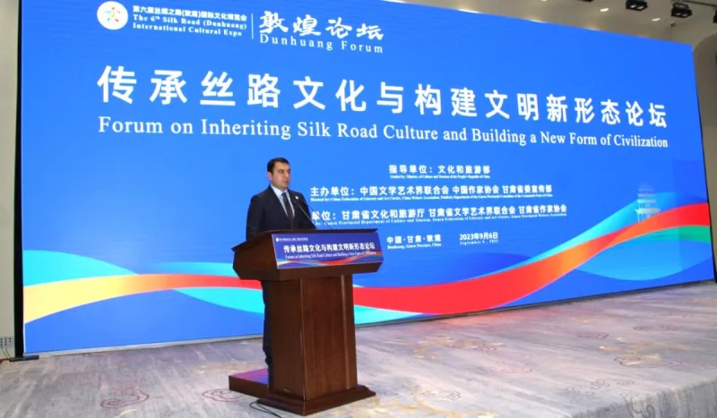 Mədəniyyət naziri Adil Kərimli Çində keçirilən forumda çıxış etdi