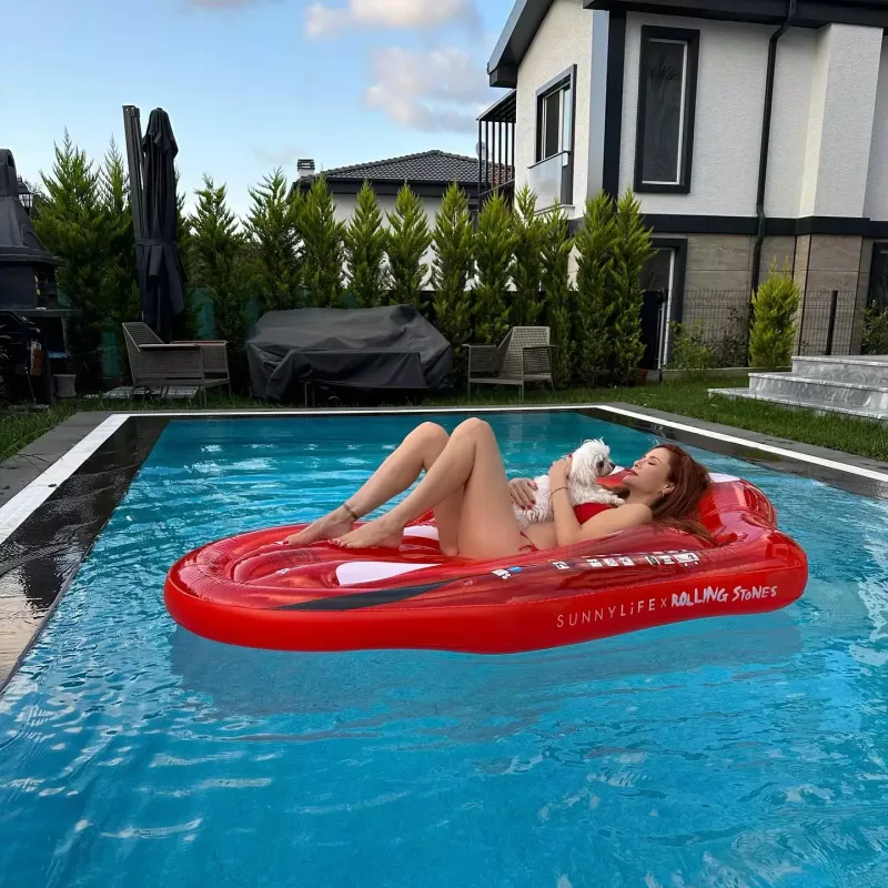 44 yaşlı aktrisa bikinili fotolarını yayımladı