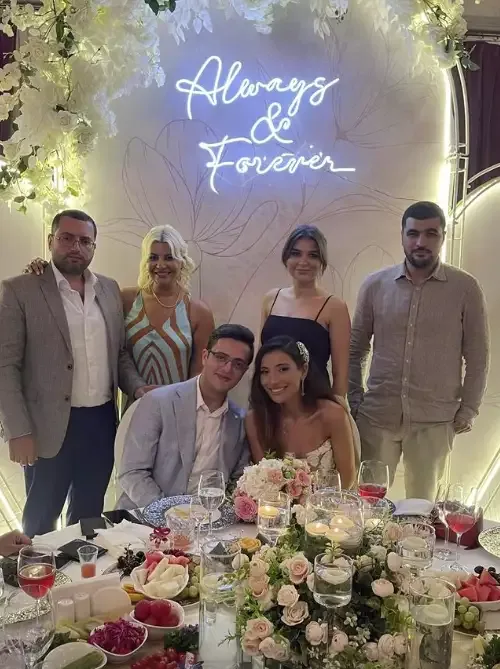 Azərbaycanlı qrossmeysterin nişanından görüntülər