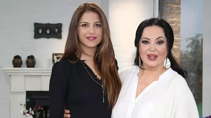 Türkan Şorayın qızından bikinili fotolar