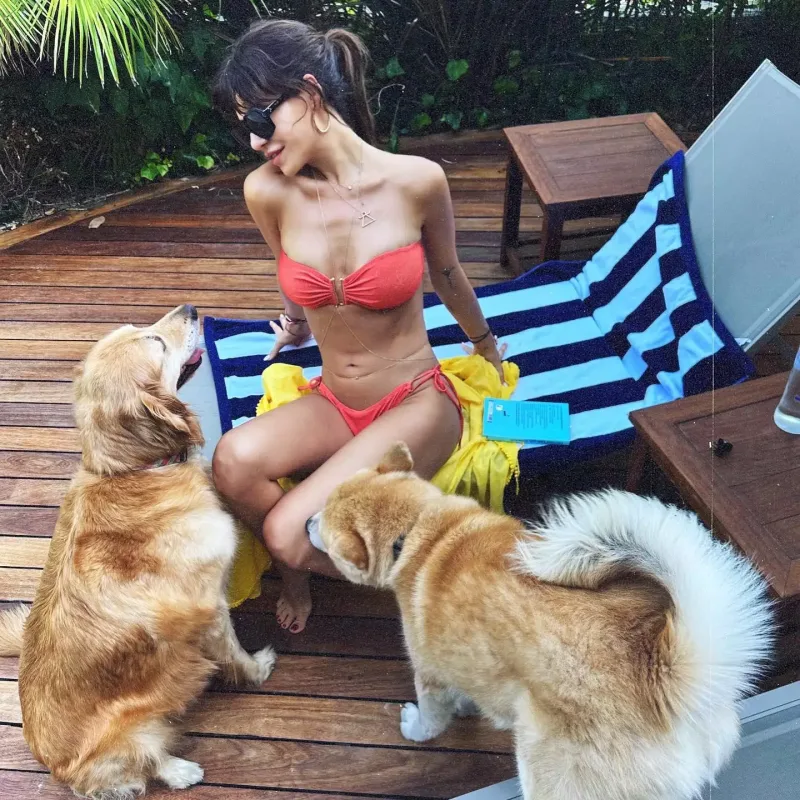 Türkan Şorayın qızından bikinili fotolar