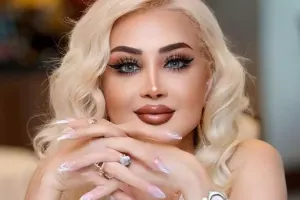 Məleykə Əsədova qızına ad günü etdi