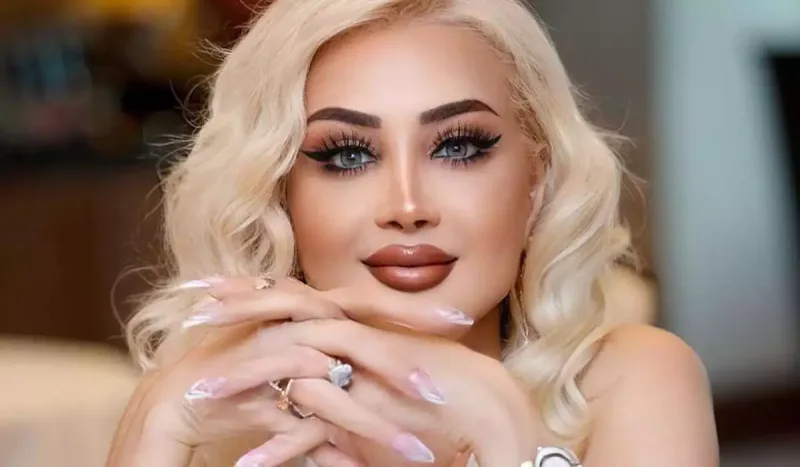 Məleykə Əsədova qızına ad günü etdi