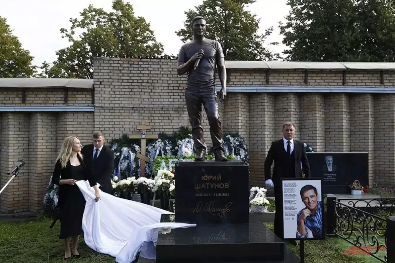 Məzarı üstündə 10 milyonluq heykəl