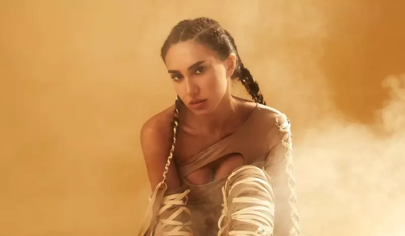 Mehin klipi üçün fərqli obrazda