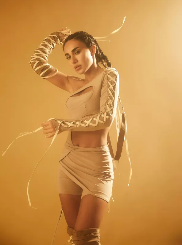 Mehin klipi üçün fərqli obrazda