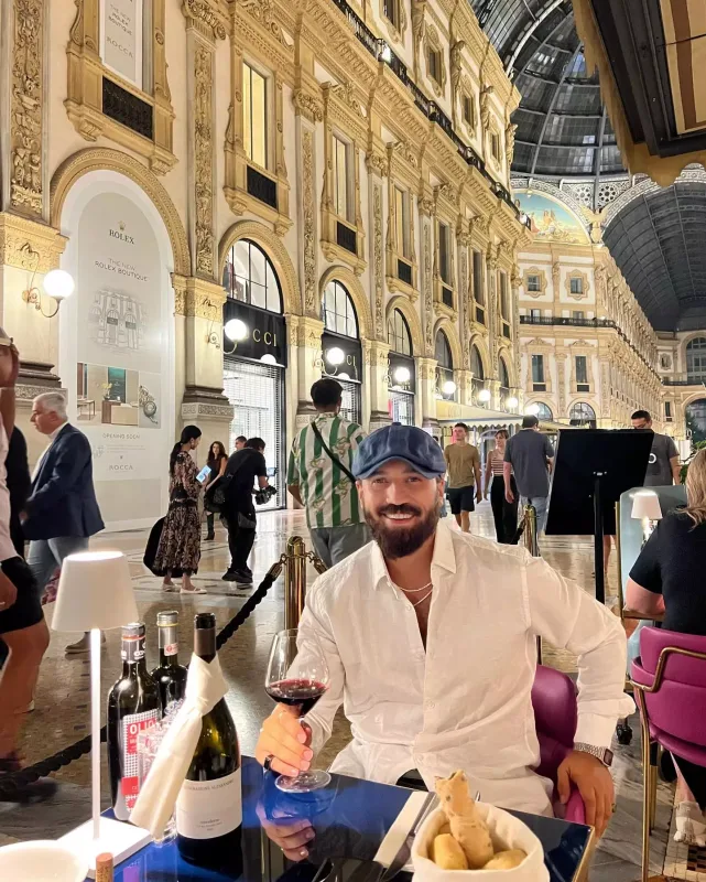 Ad gününü Milanda qeyd etdi