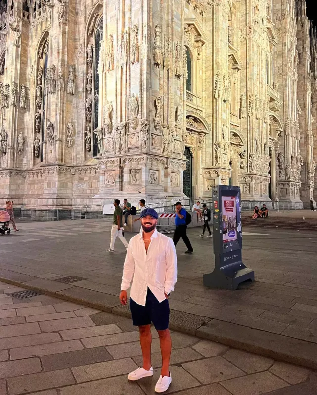 Ad gününü Milanda qeyd etdi