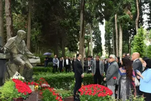 Arif Məlikovun məzarı ziyarət olundu