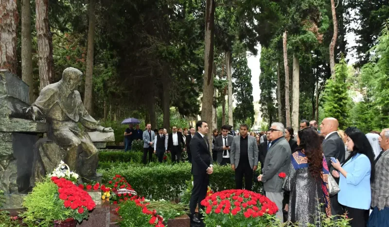 Arif Məlikovun məzarı ziyarət olundu