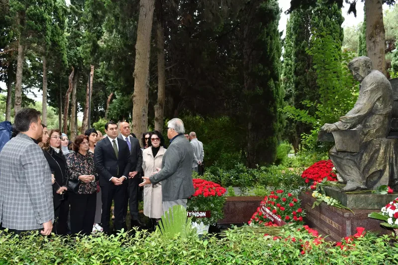 Arif Məlikovun məzarı ziyarət olundu