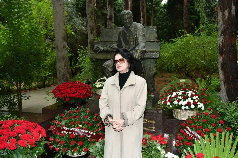 Arif Məlikovun məzarı ziyarət olundu