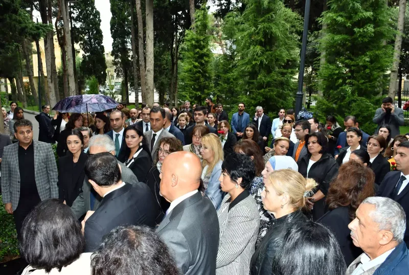 Arif Məlikovun məzarı ziyarət olundu