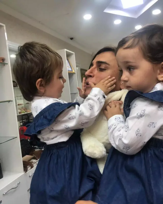 Vəfat edən qardaşının övladlarını belə təbrik etdi