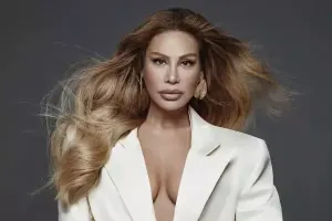 Səhnədə müğənninin başına iş gəldi