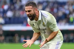 Məşhur futbolçudan ofisiant qıza əxlaqsız təklif