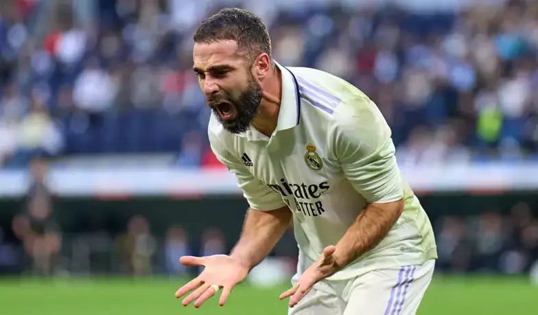 Məşhur futbolçudan ofisiant qıza əxlaqsız təklif