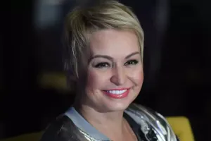 Yadplanetlilər müğənninin dişlərini oğurlayıb?