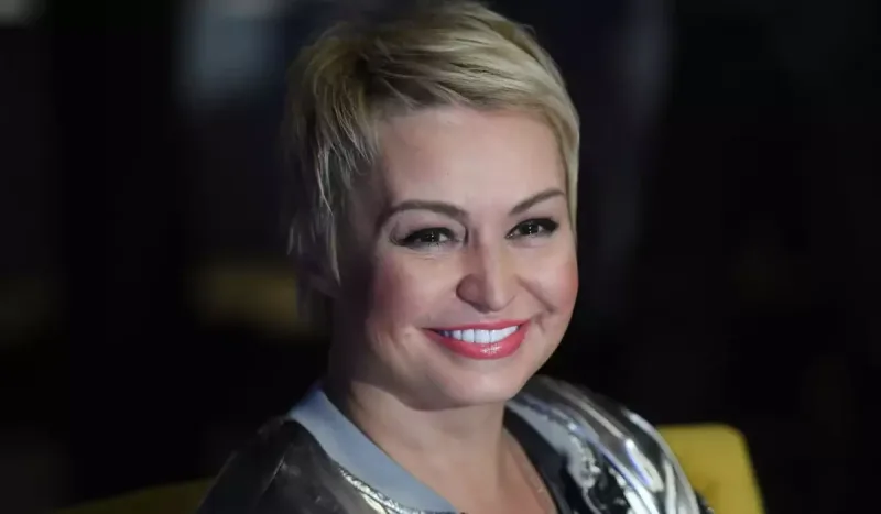 Yadplanetlilər müğənninin dişlərini oğurlayıb?