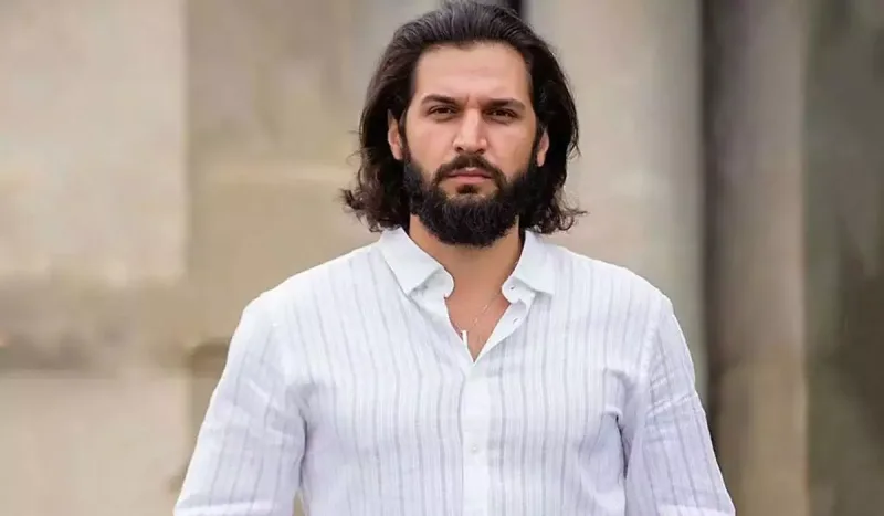 Azərbaycanlı aktyordan vəfat edən atası ilə bağlı paylaşım