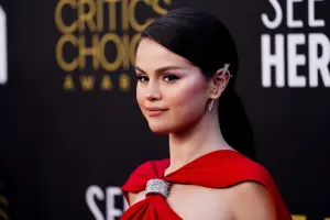 Makiyajsız görüntüsü tənqid olundu