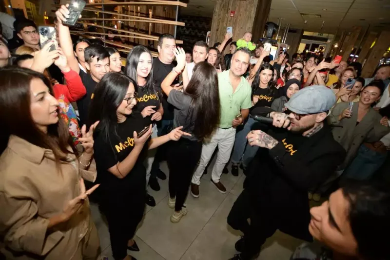 “McDonald's”-da əyləncə: “McCrispy” burgerinin təqdimatı necə keçdi