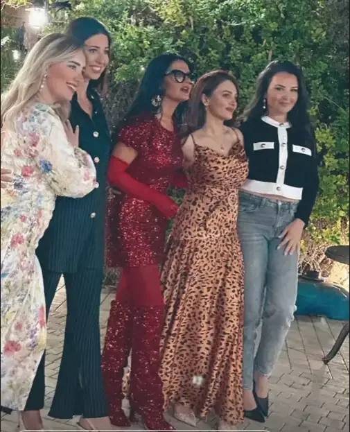 Keçmiş aparıcının ad günündə bir araya gəldilər